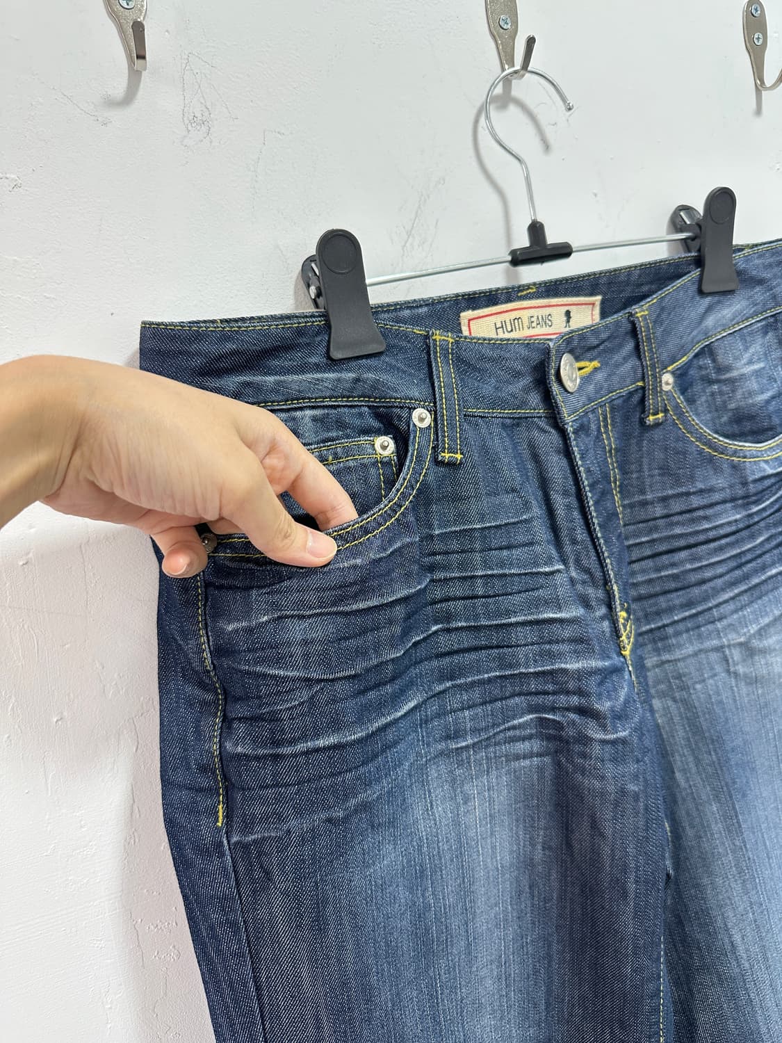HUM raw denim flare cut denim  상품이미지5