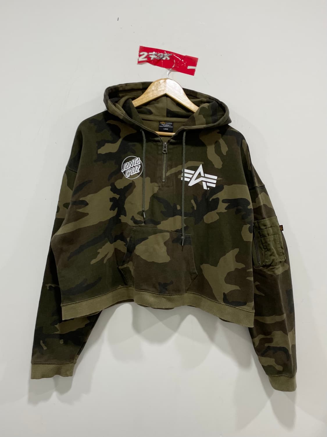 Alpha Industries X Santa Cruz 카모 크롭 후드티 상품이미지5