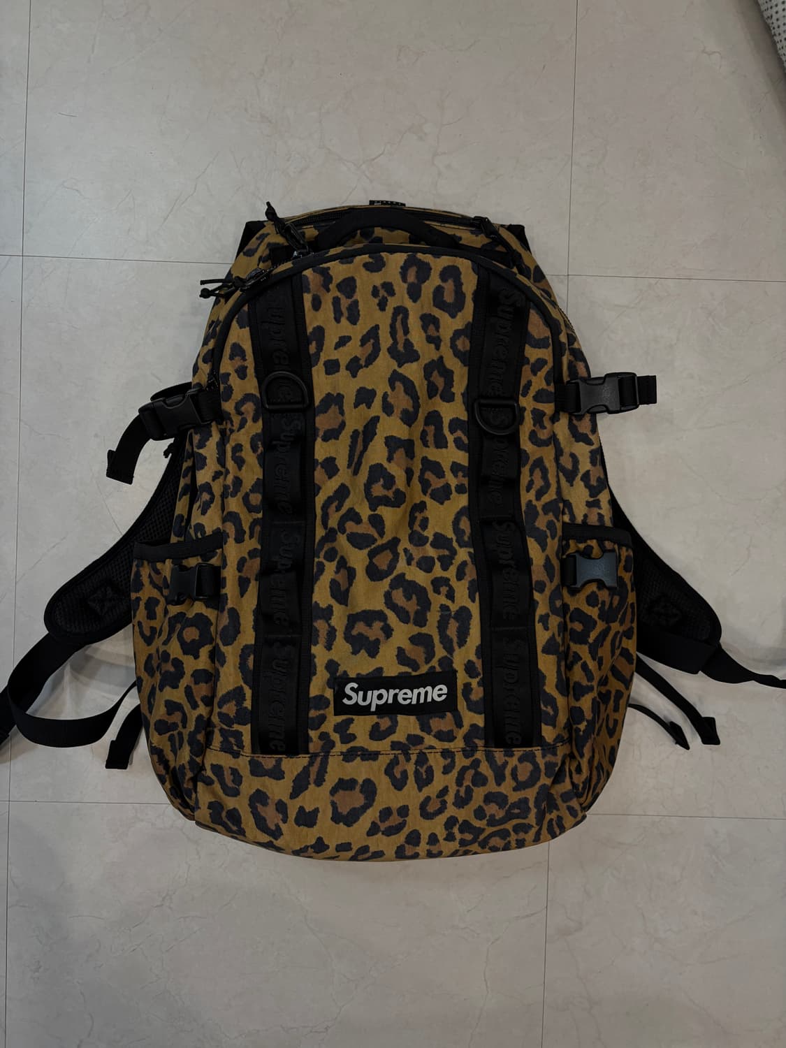 슈프림 레오파드 백팩 20fw 상품이미지1