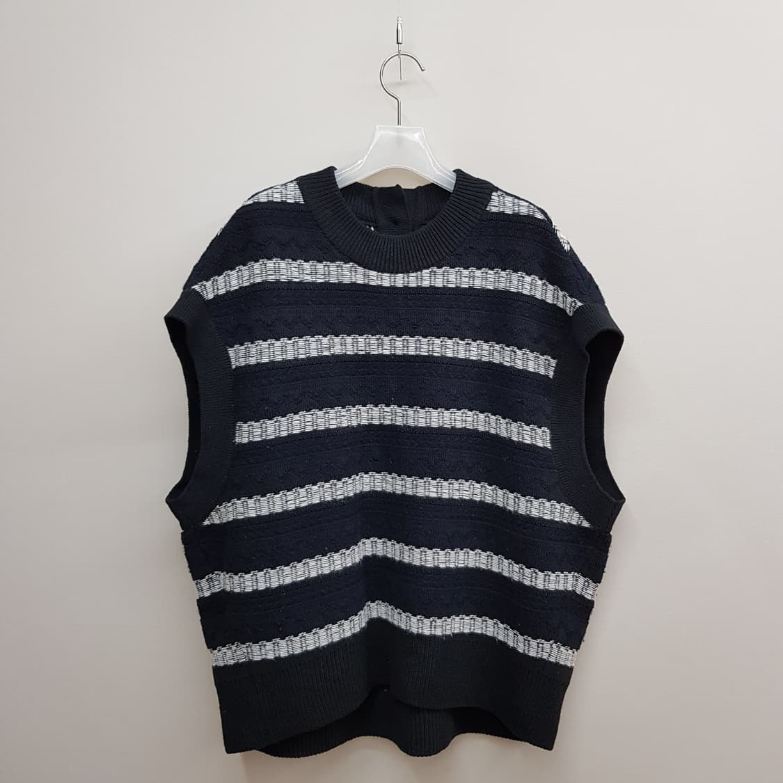 한섬 시스템 2022 스트라이프 니트 베스트  F사이즈 상품이미지2