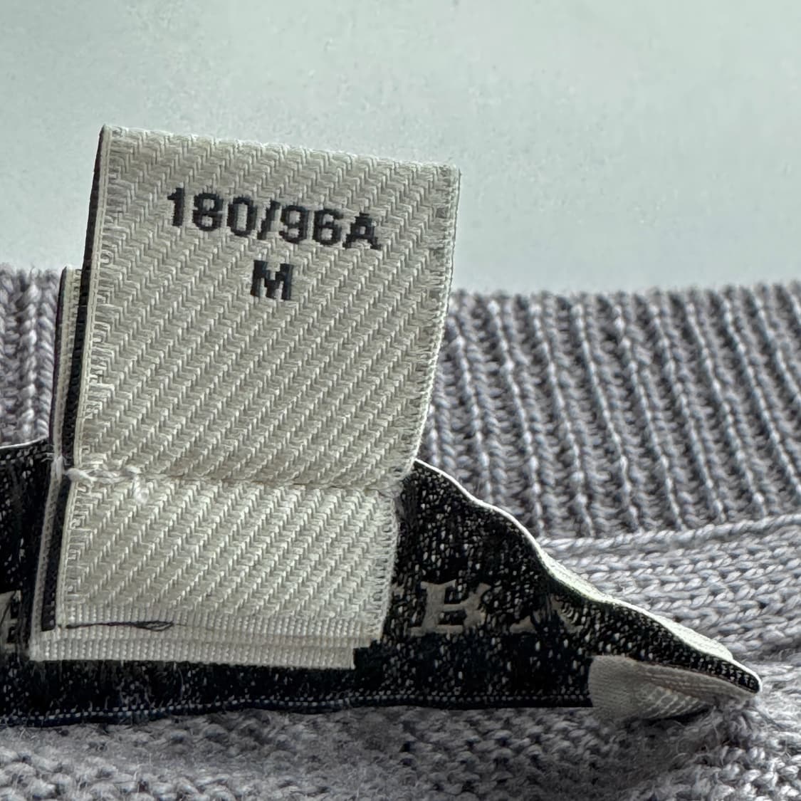 버버리 실크 캐시미어 브이넥 니트 상품이미지3