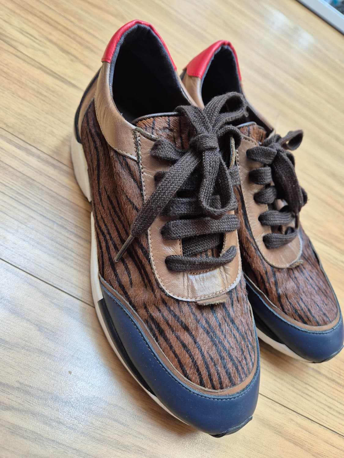 신발 상세 사진 꼭 확인해주세요. 미샤 여성 운동화 240사이즈입니다.  상품이미지2