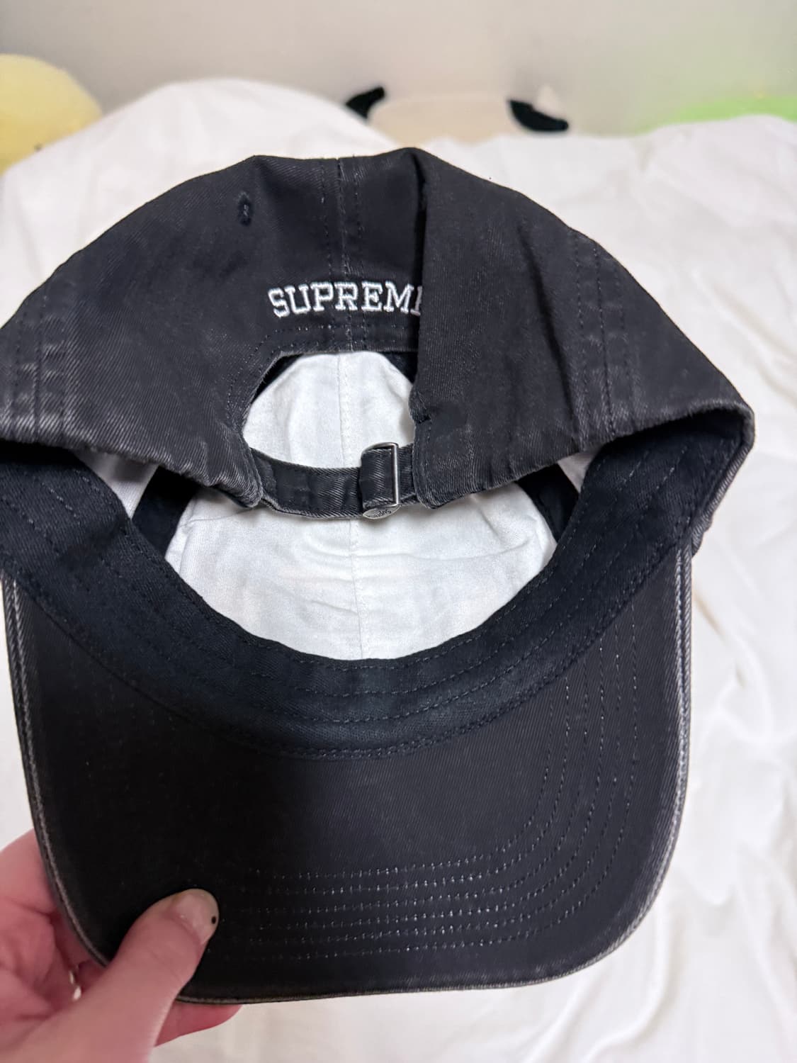슈프림 라이센스 플레이트 6-패널 블랙 - 25SS 상품이미지3