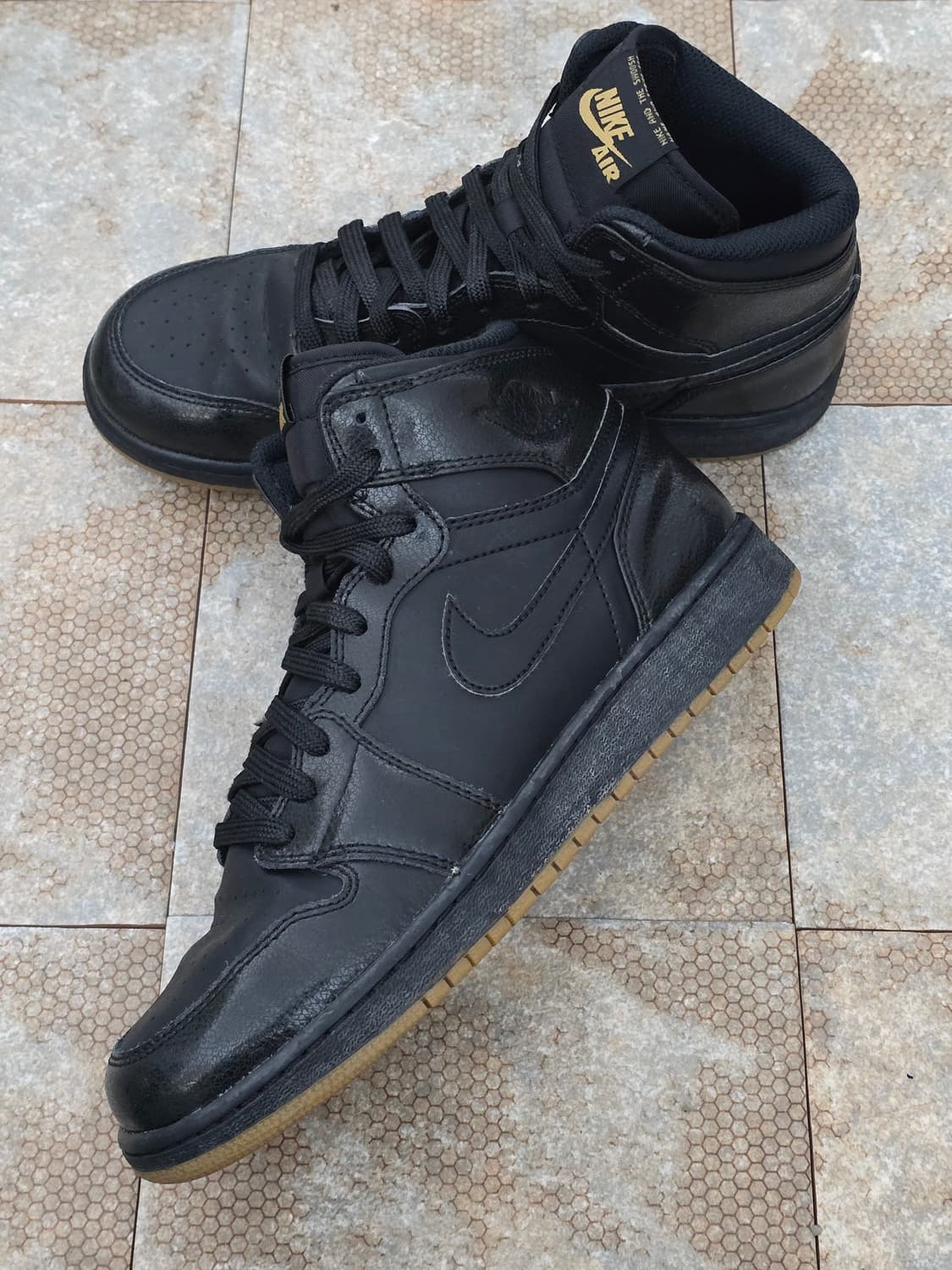 (250)나이키 조던 1 레트로 하이 블랙 검 스니커즈 상품이미지3