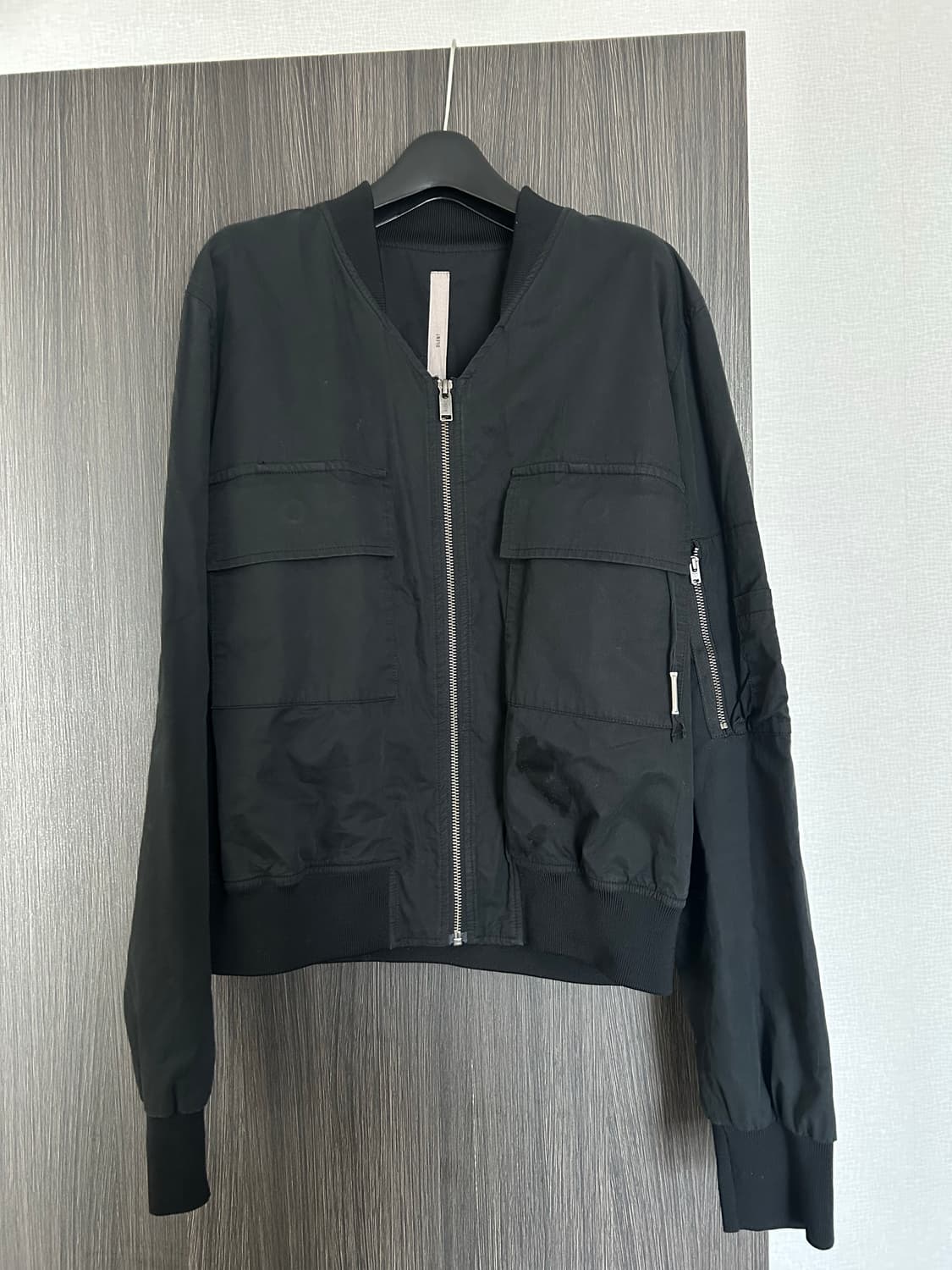 [L] 다미르 도마 사일런트 브이넥 봄버⁠ 상품이미지1
