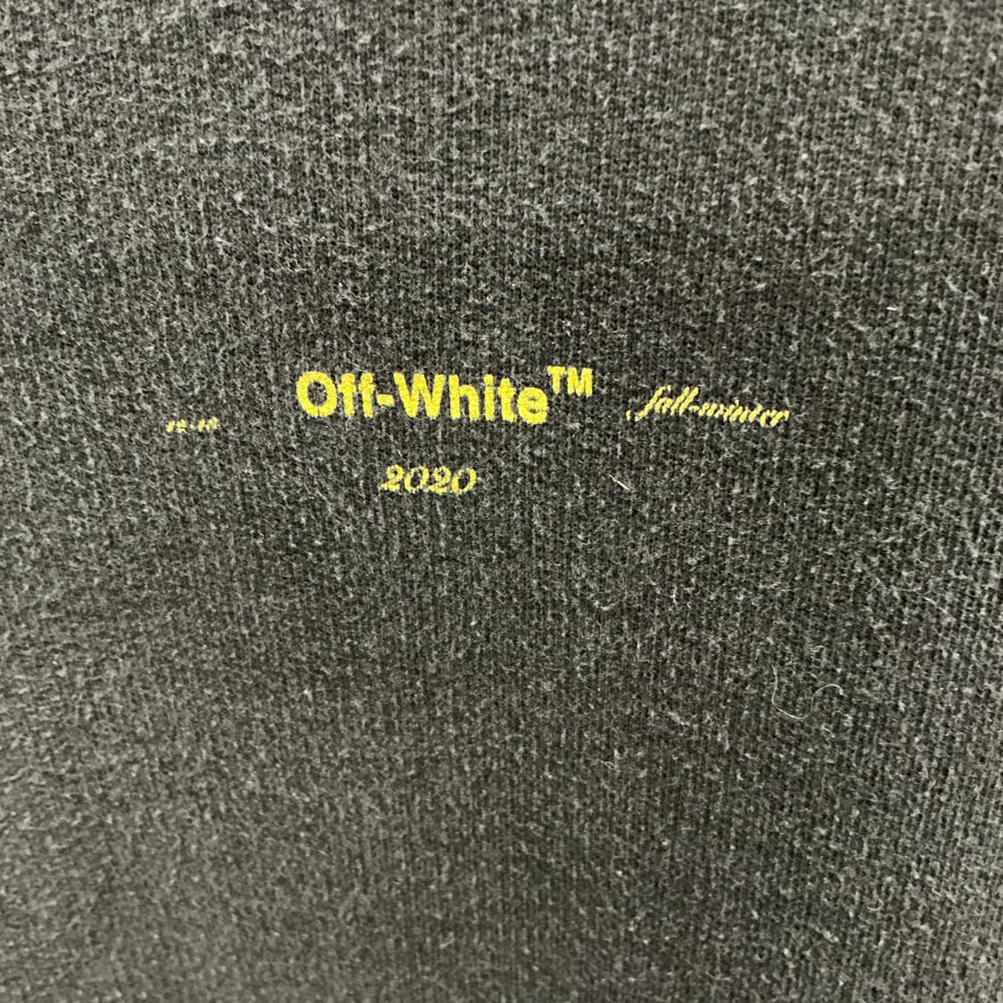 오프화이트 아크릴릭 애로우 스웨트셔츠 상품이미지3
