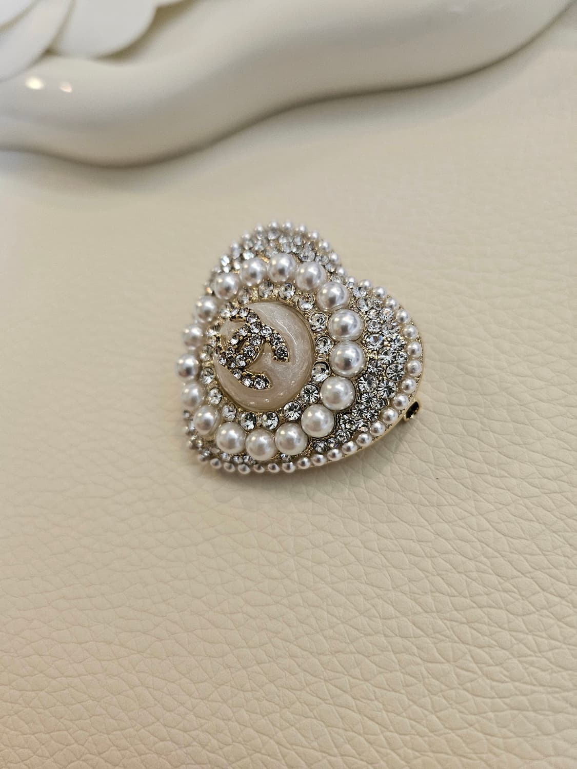 샤넬 CC 하트 큐빅 진주  브로치 업사이클링 상품이미지3