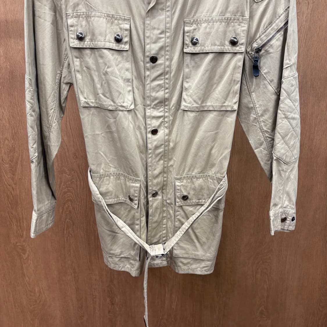 폴로 랄프로렌 코튼 퀄팅 필드 자켓 벨트 스트랩 포켓 디테일 베이지 상품이미지5