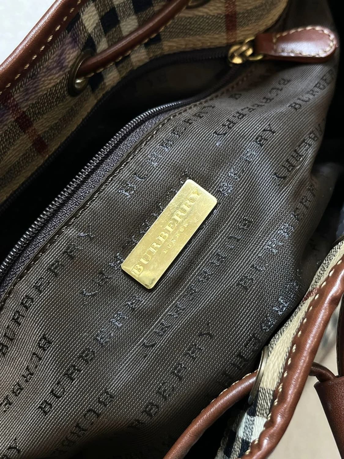 버버리 헤이마켓 체크 버킷백 A1748 상품이미지9