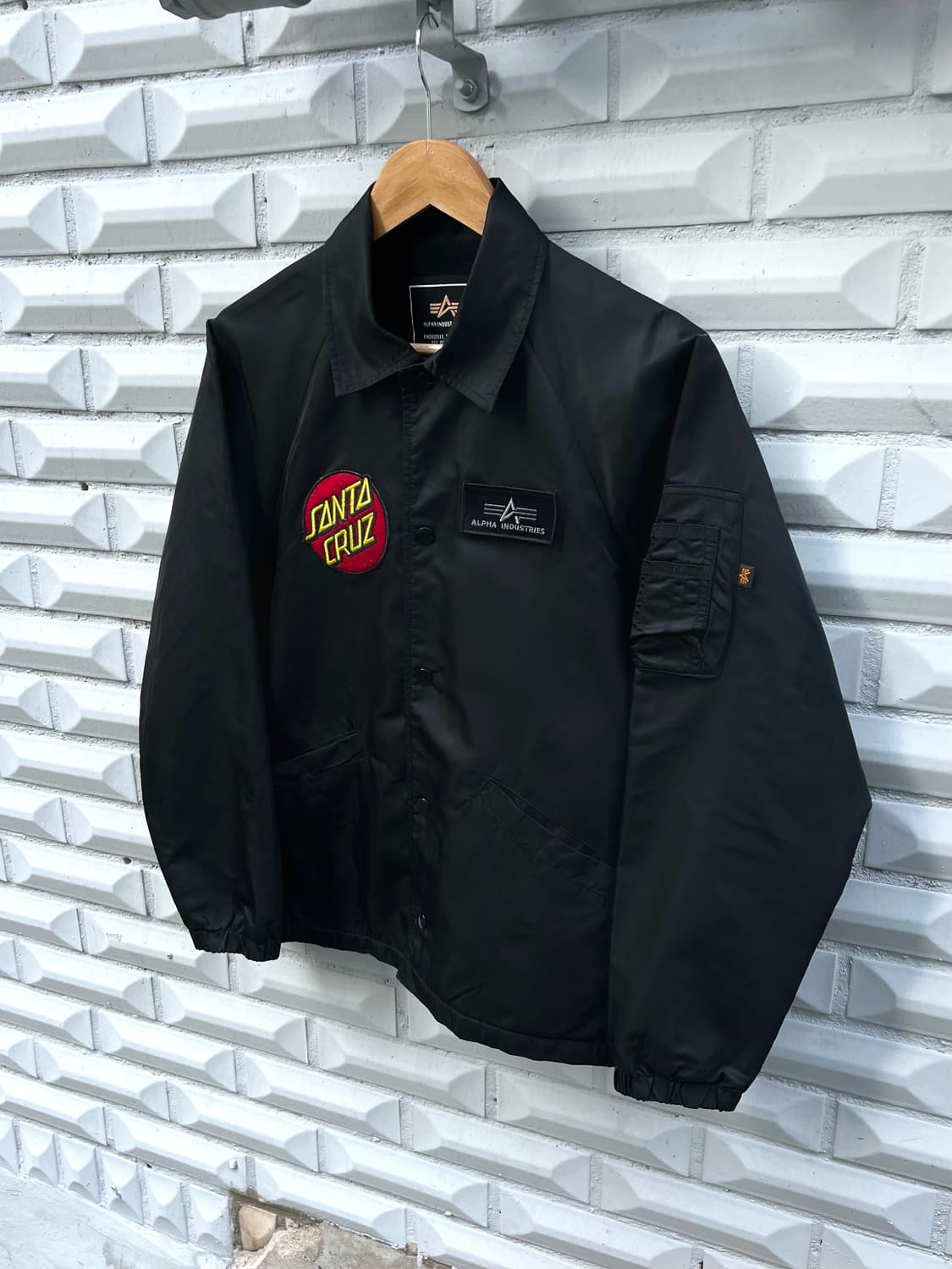 Alpah Industries x Santa cruz Coach Jace 상품이미지1