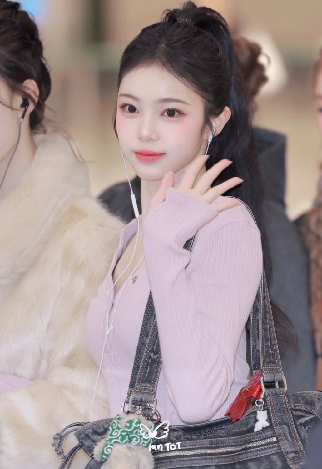 하투하 이안 착용🩷 플리즈노팔로우 버니 스냅 버튼 탑 상품이미지2
