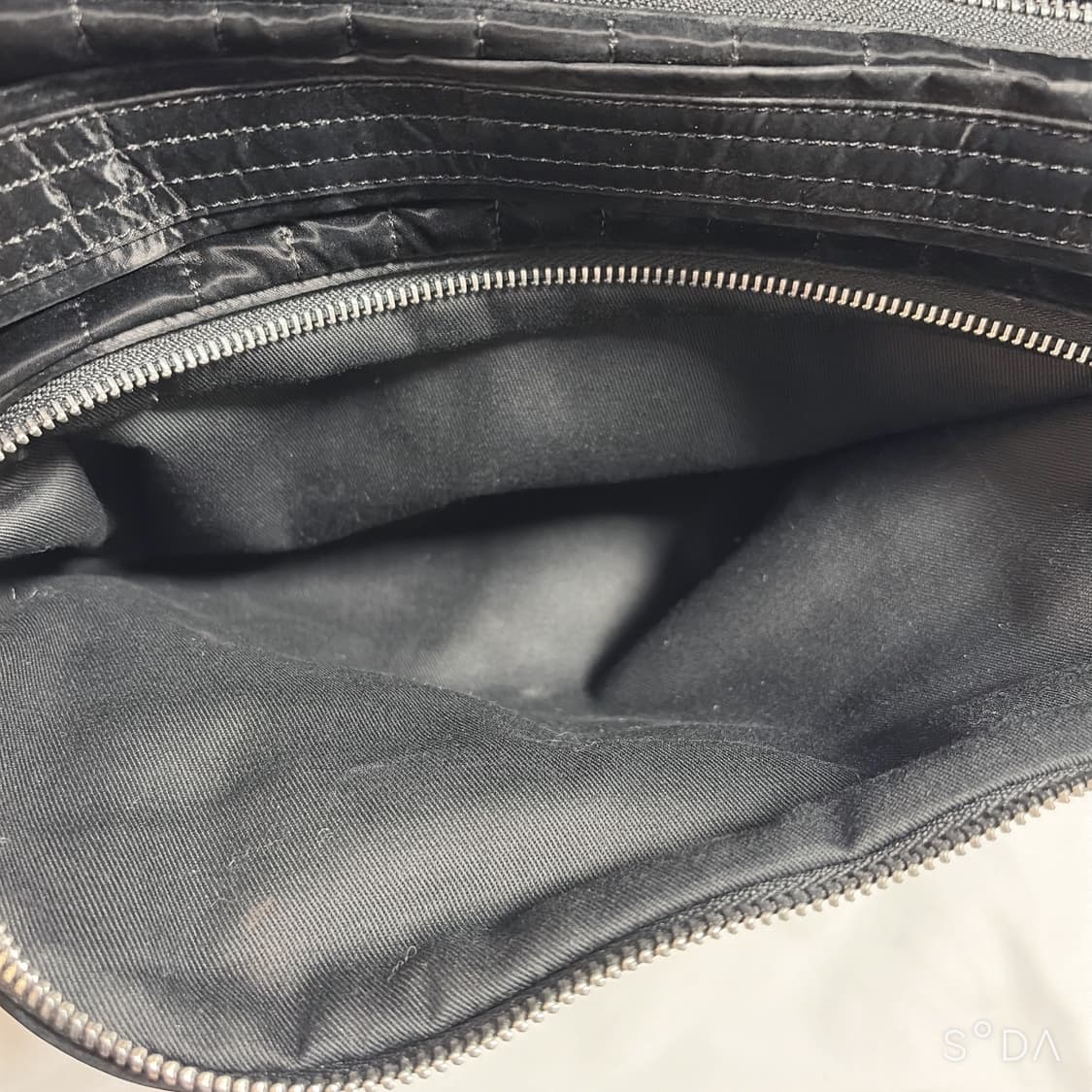 LEEY 셔링 숄더 패딩백 블랙 상품이미지8