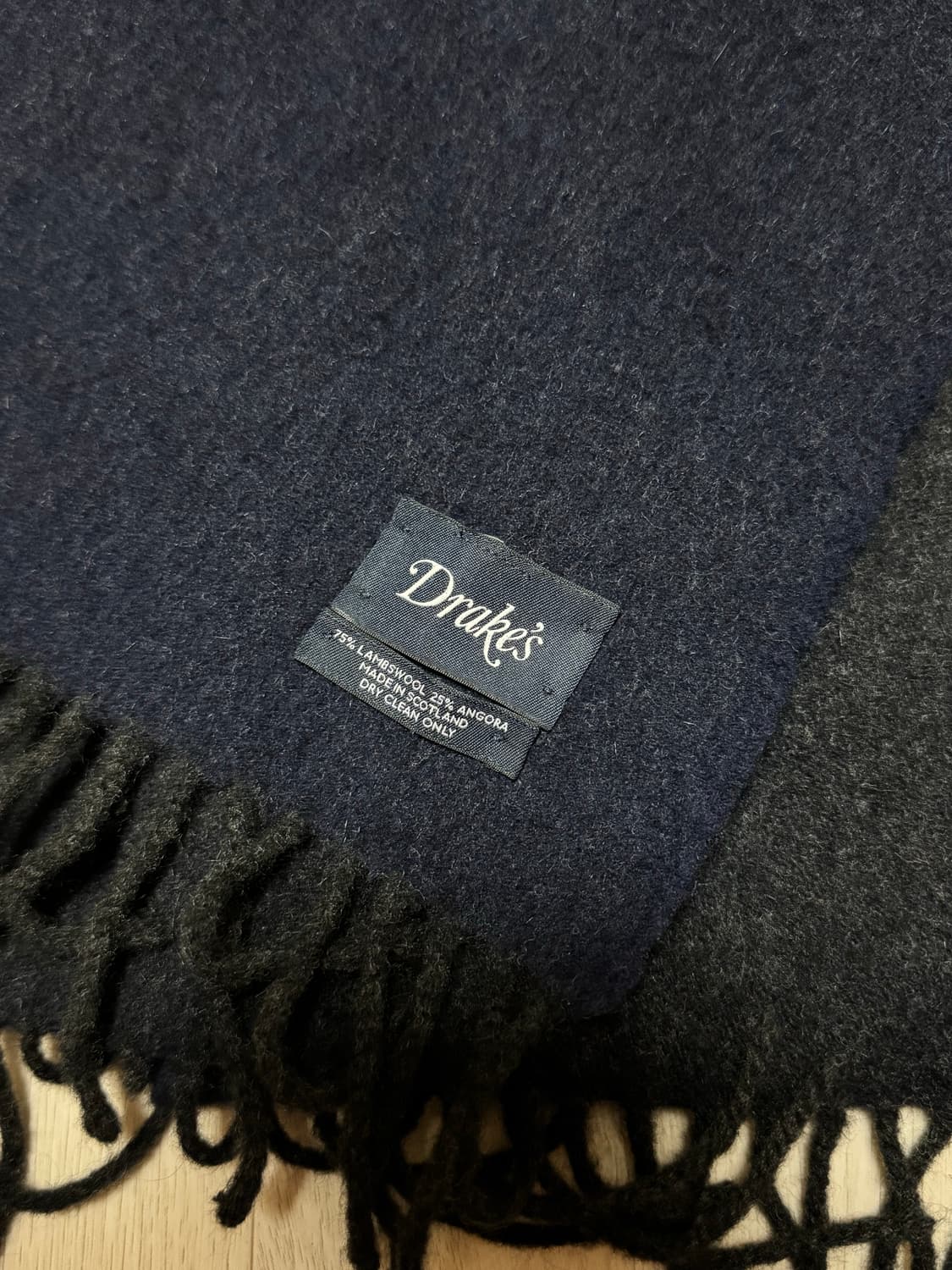 드레익스 투톤 앙고라 머플러 네이비/챠콜 상품이미지3