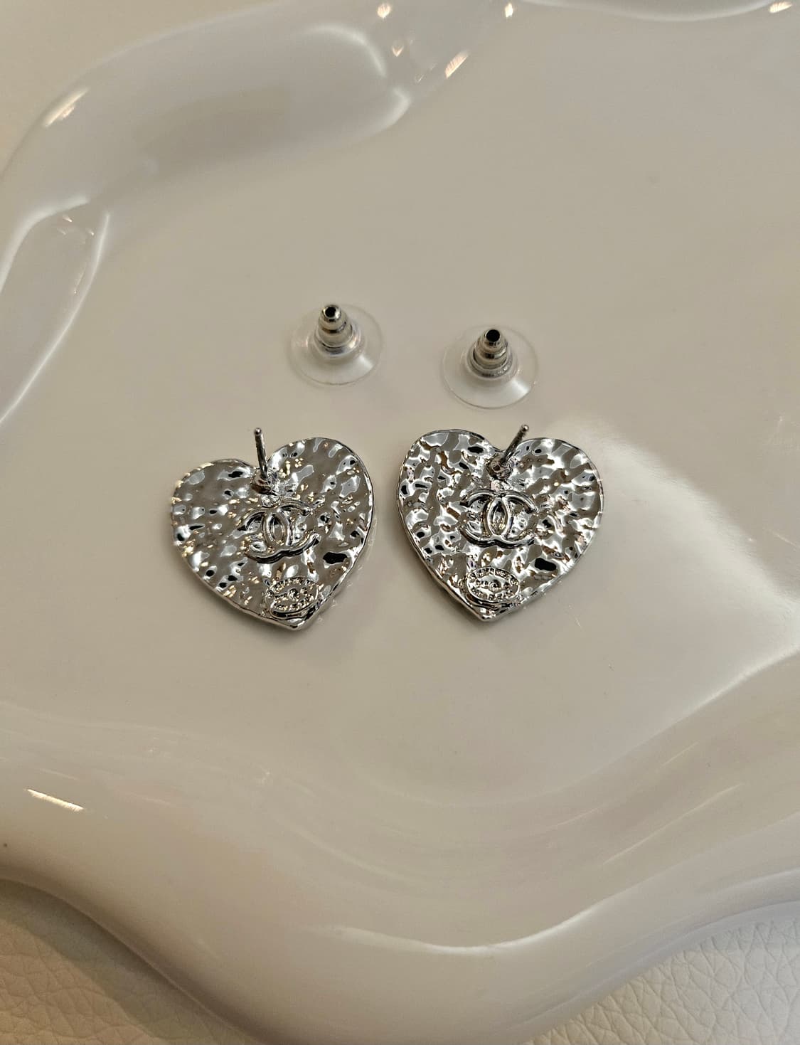 샤넬 업사이클링 데님 하트  귀걸이 상품이미지4