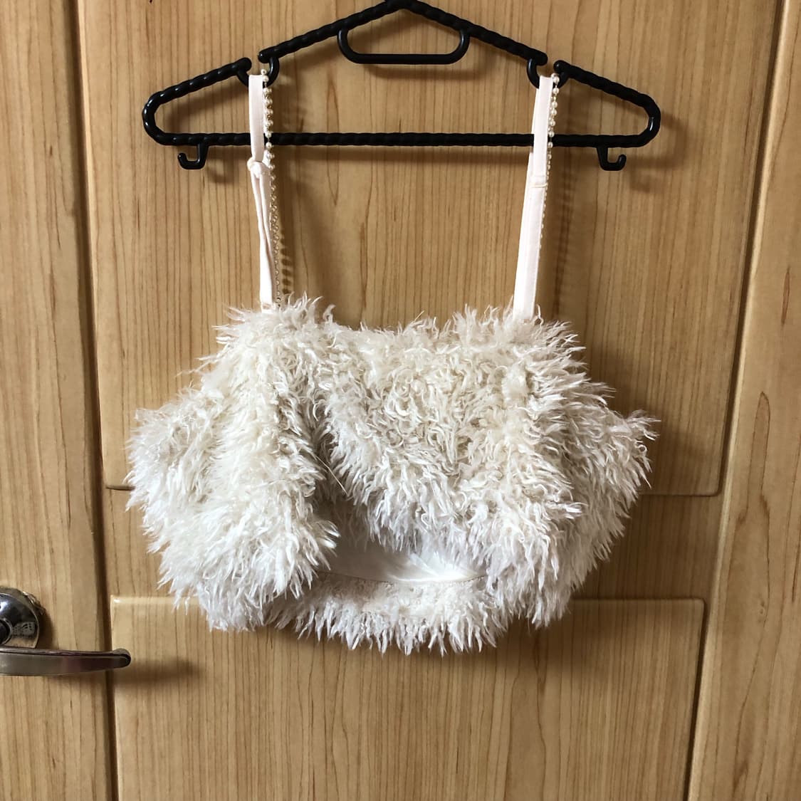 Day 3 beige fur crop top 📻  상품이미지7