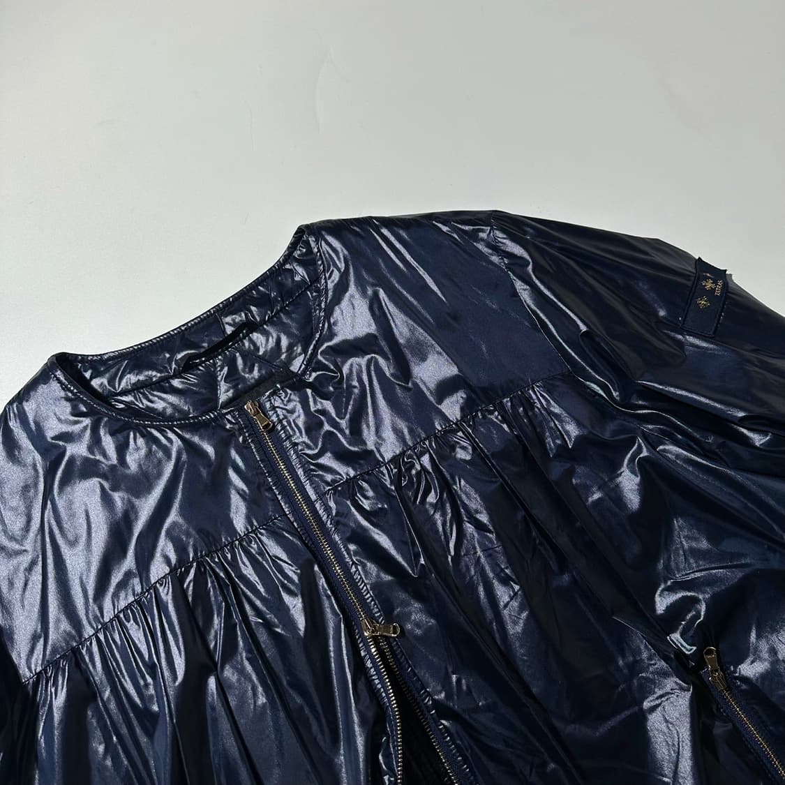 (매장판) 타트라스 구스다운 라운드넥 경량패딩 네이비 상품이미지4