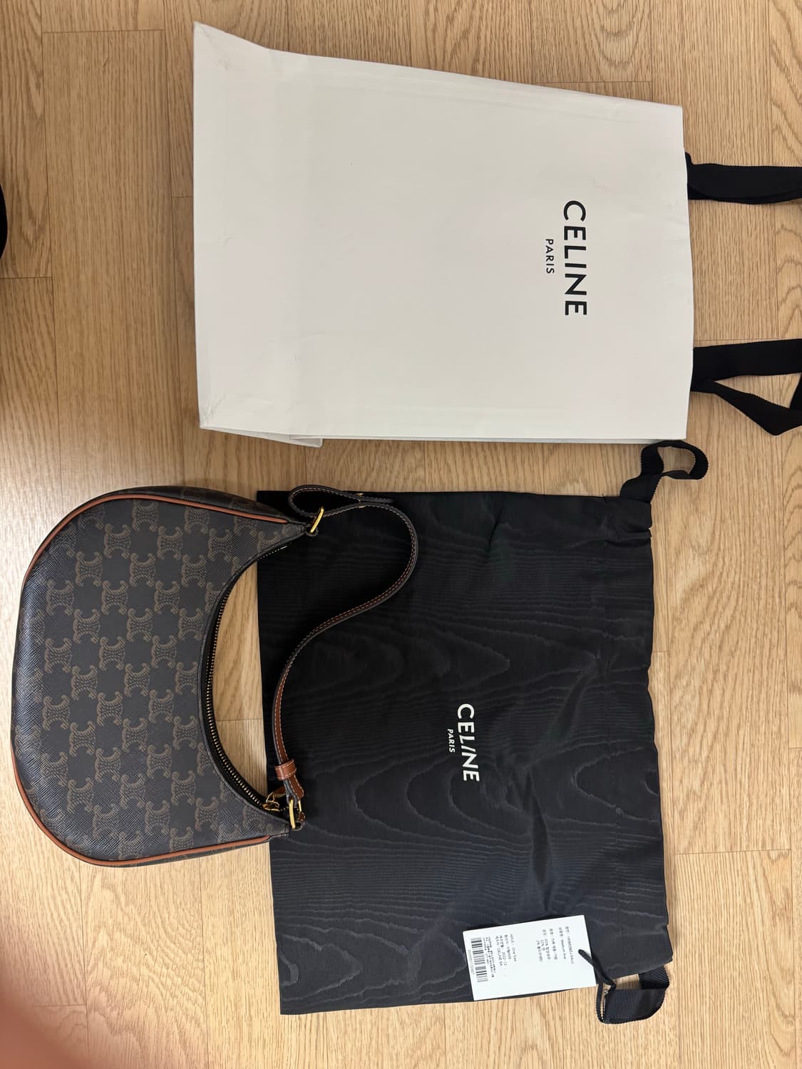 셀린느 트리옹프 미디움 아바백 탄 상품이미지1