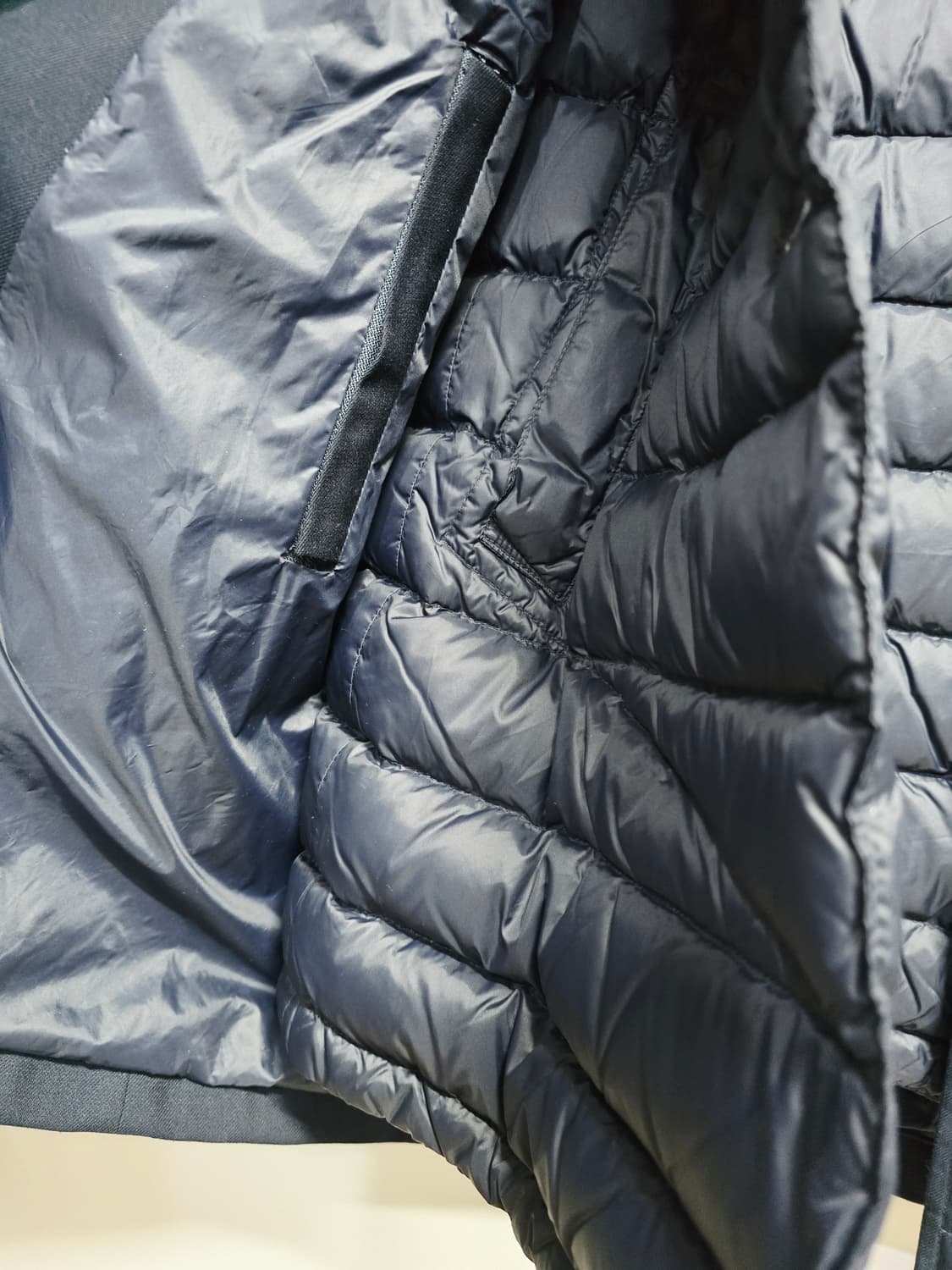 헤지스 네이비 퀼팅구스패딩 안감 코트 상품이미지4