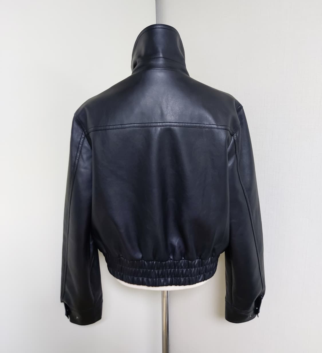 레이디볼륨 블랙 레더 자켓 (M)

 상품이미지3