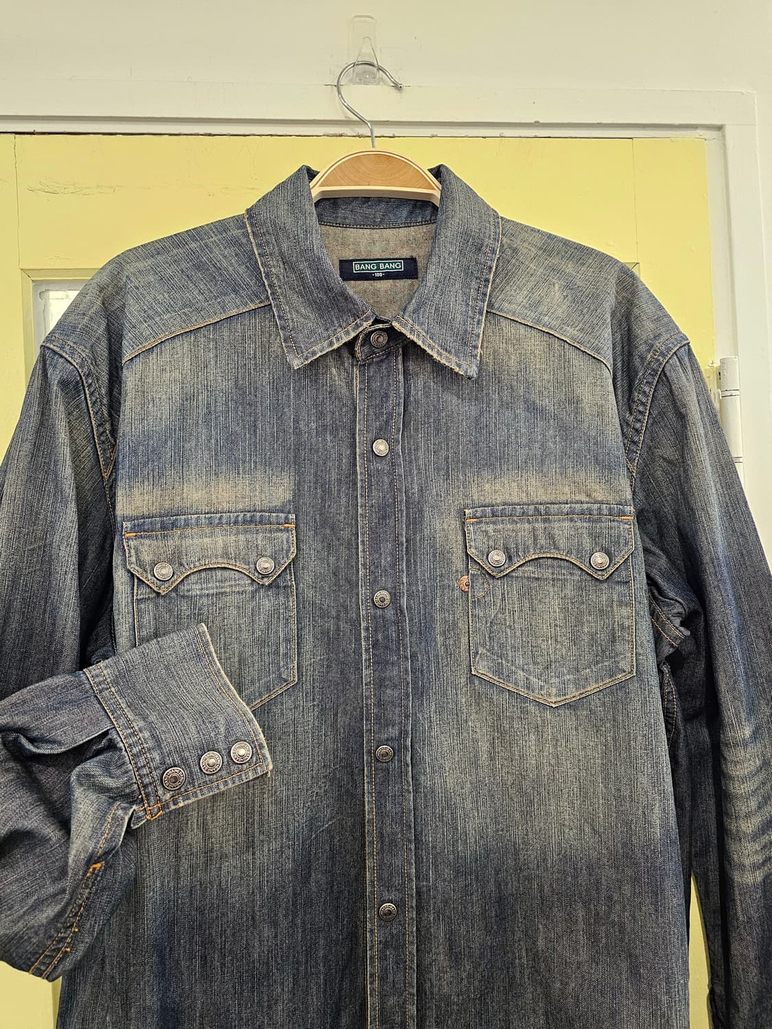 Bangbang 워싱 절개 데님셔츠 상품이미지4