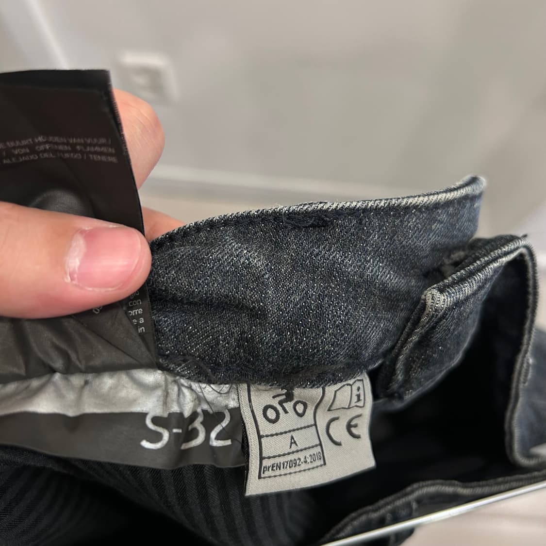 MACNA 패드 내장 흑청 데님 바이커팬츠 상품이미지3