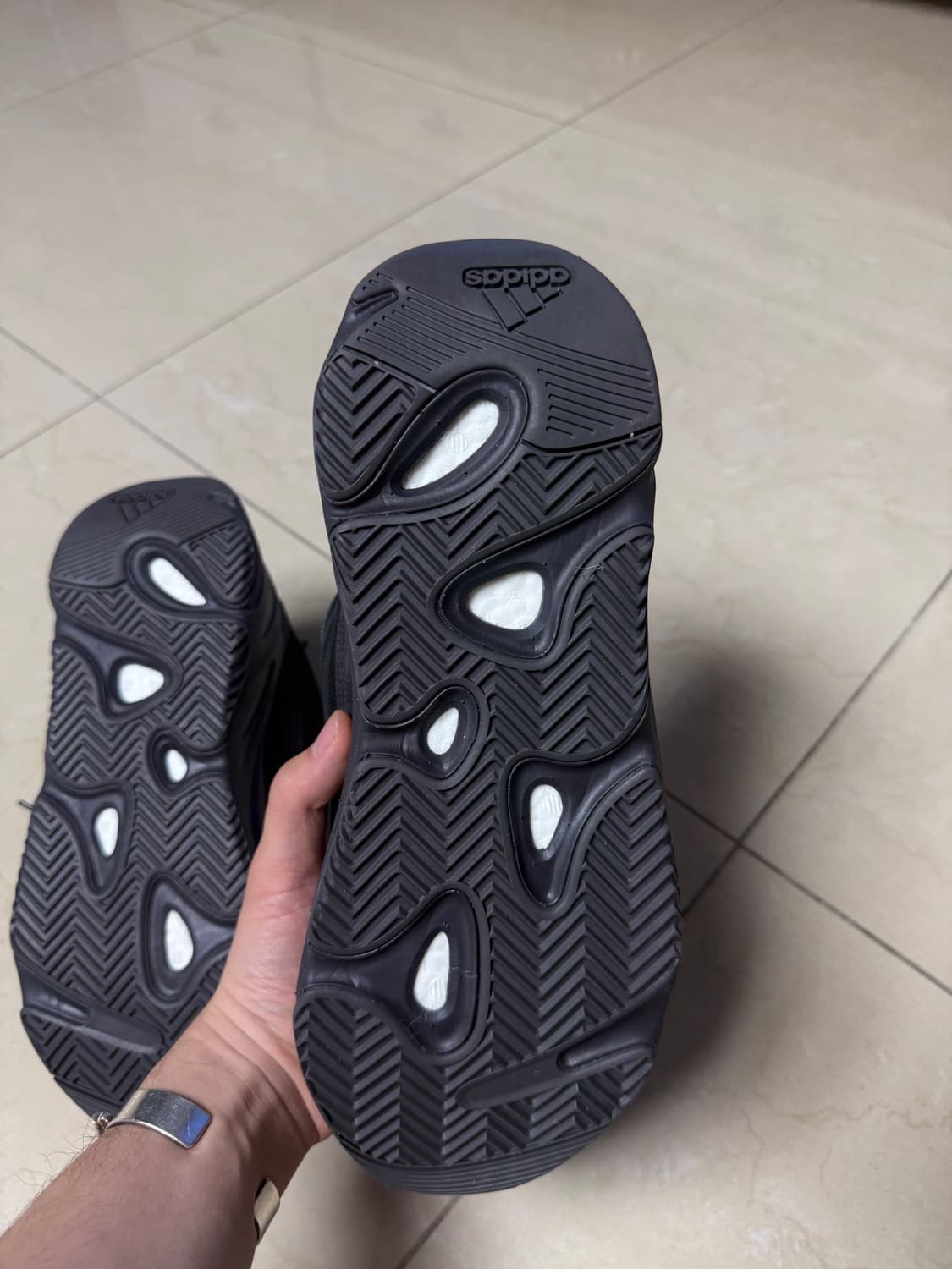 아디다스 이지부스트 700 반타블랙 290 상품이미지4