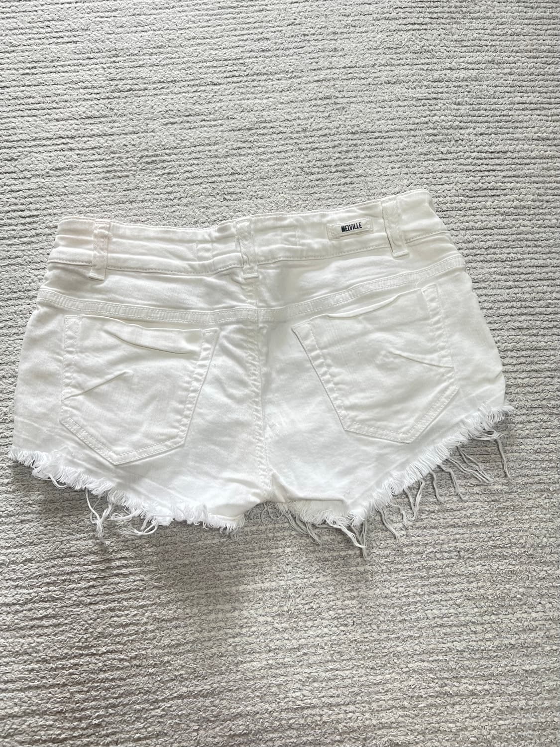 브랜드 멜빌 화이트 멜빌 로우 숏 팬츠 상품이미지2