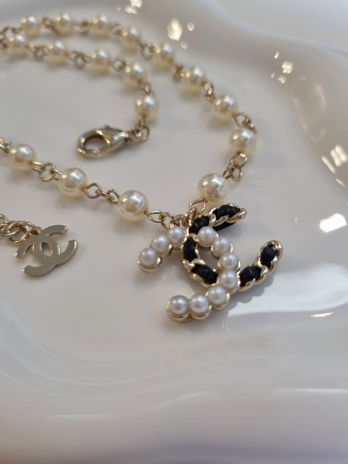 샤넬 블랙가죽체인&진주 CC 목걸이 업사이클링 상품이미지3