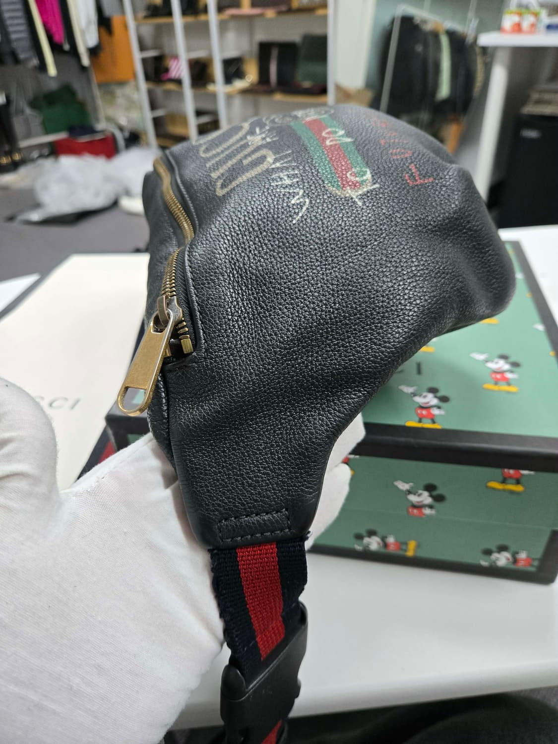 [A급컨디션] 구찌 띠로고 벨트백 상품이미지2