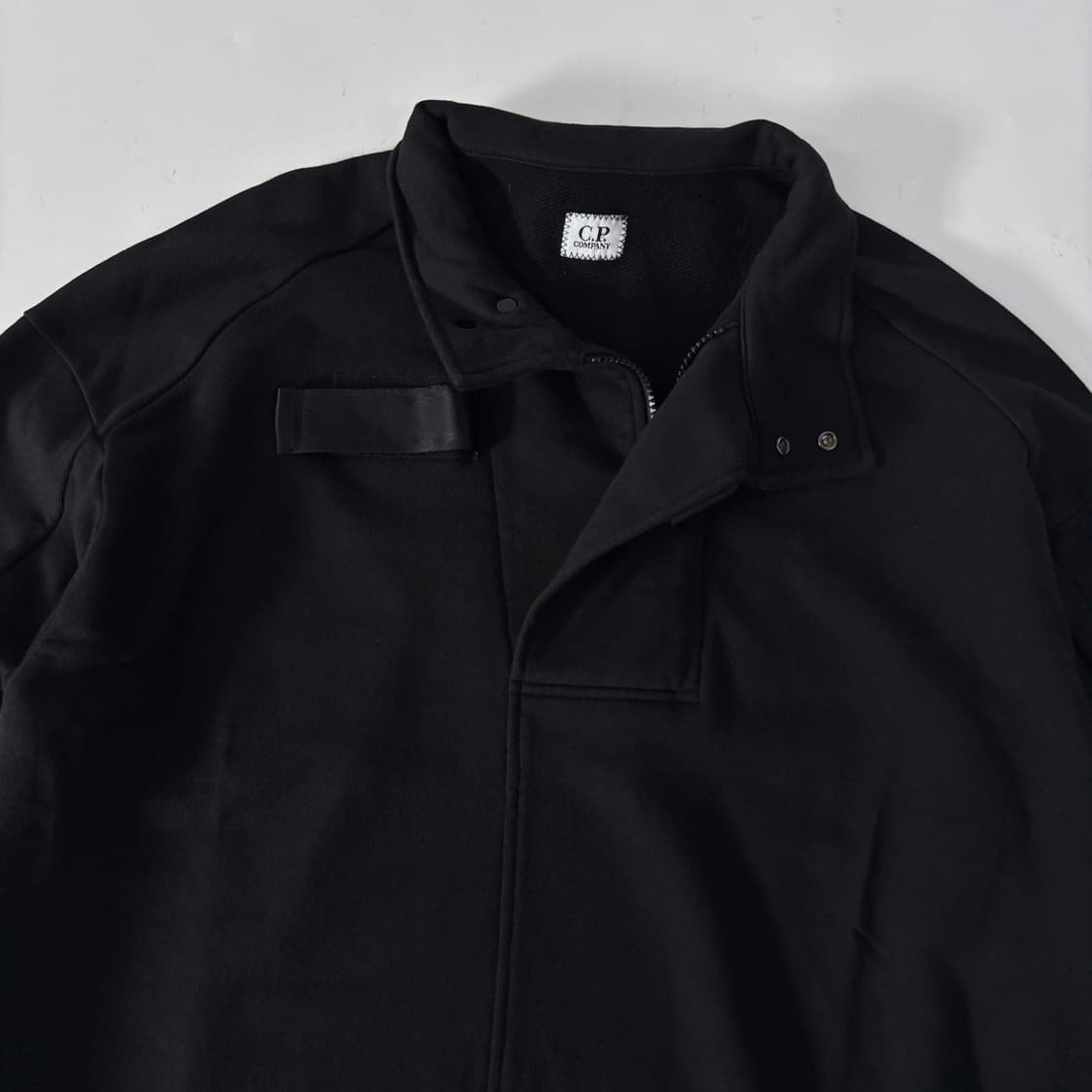 C.P company 씨피컴퍼니 벨크로 스트랩 맨투맨 상품이미지2