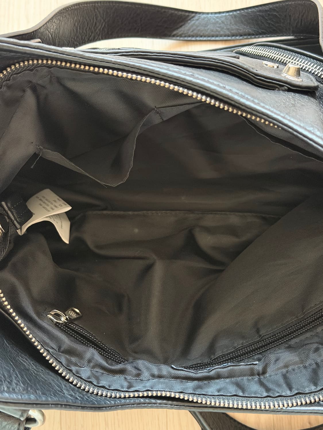 이우가마카라스 스터드 레더 숄더백 블랙 상품이미지4