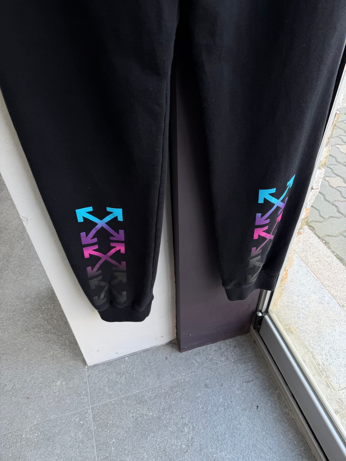 L/ 오프화이트 19FW 그라디언트 애로우 기모 스웻팬츠 상품이미지8