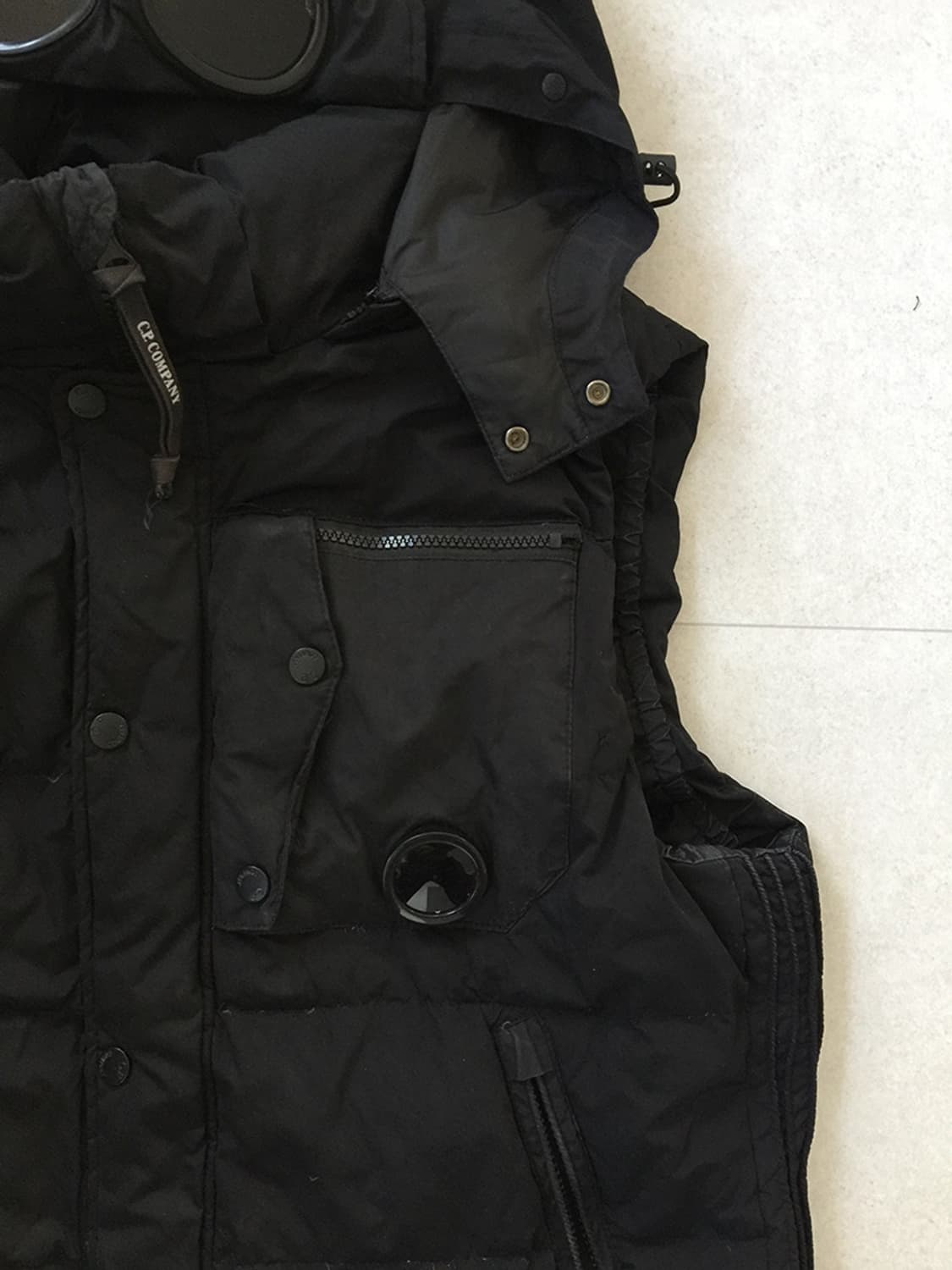 C.P. Company Goggle Hood Down Vest 100 상품이미지3