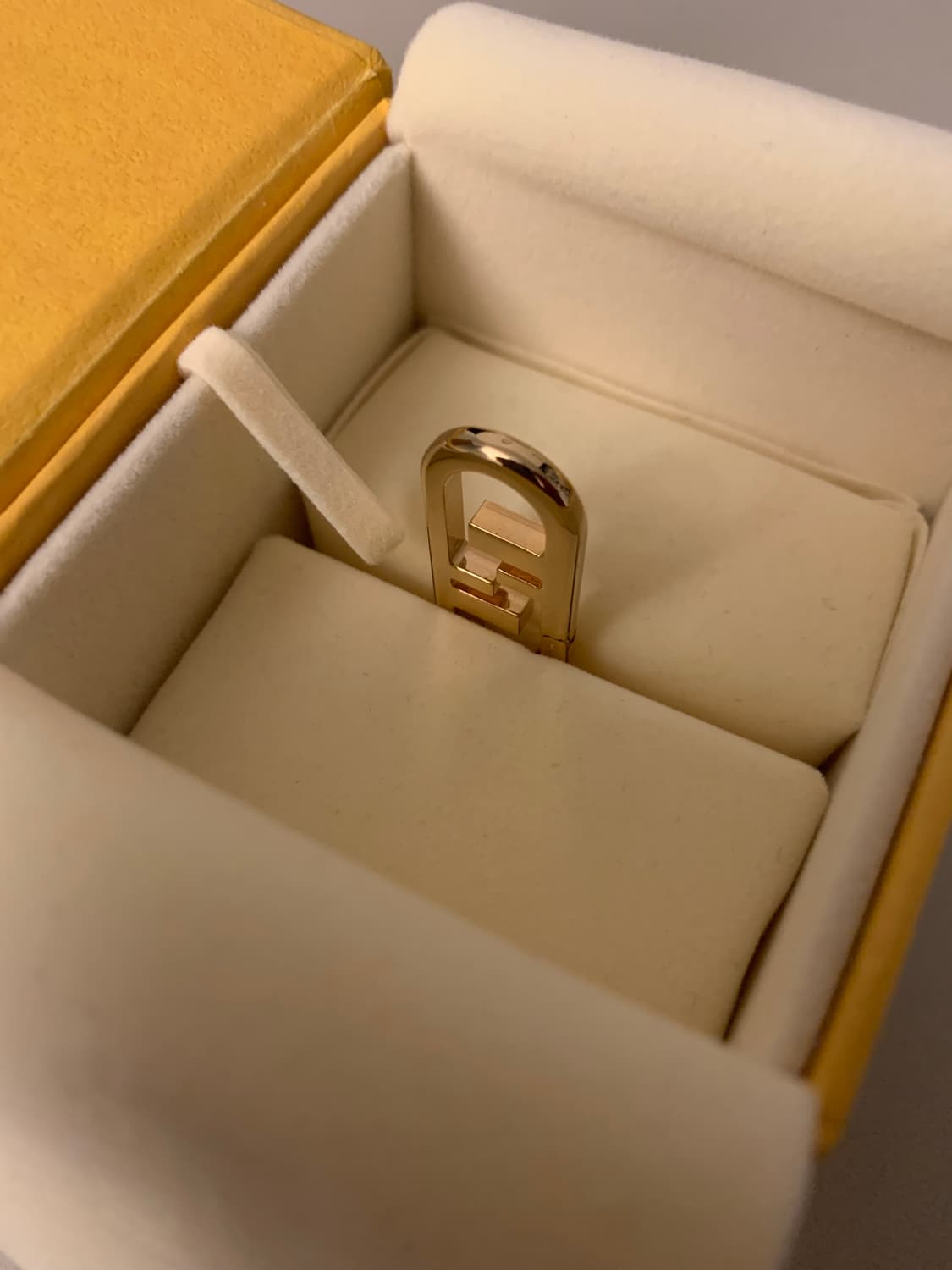 FENDI 펜디 O 락 싱글 이어링 골드 상품이미지4