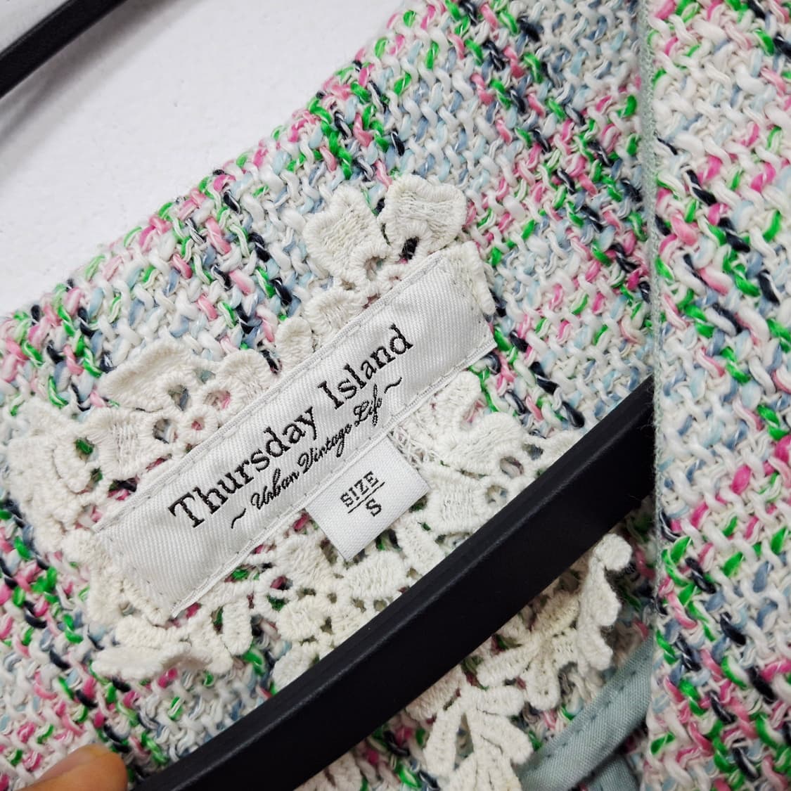 써스데이아일랜드 22 브이넥 트위드 자켓 여성 85 S 상태좋음 상품이미지5