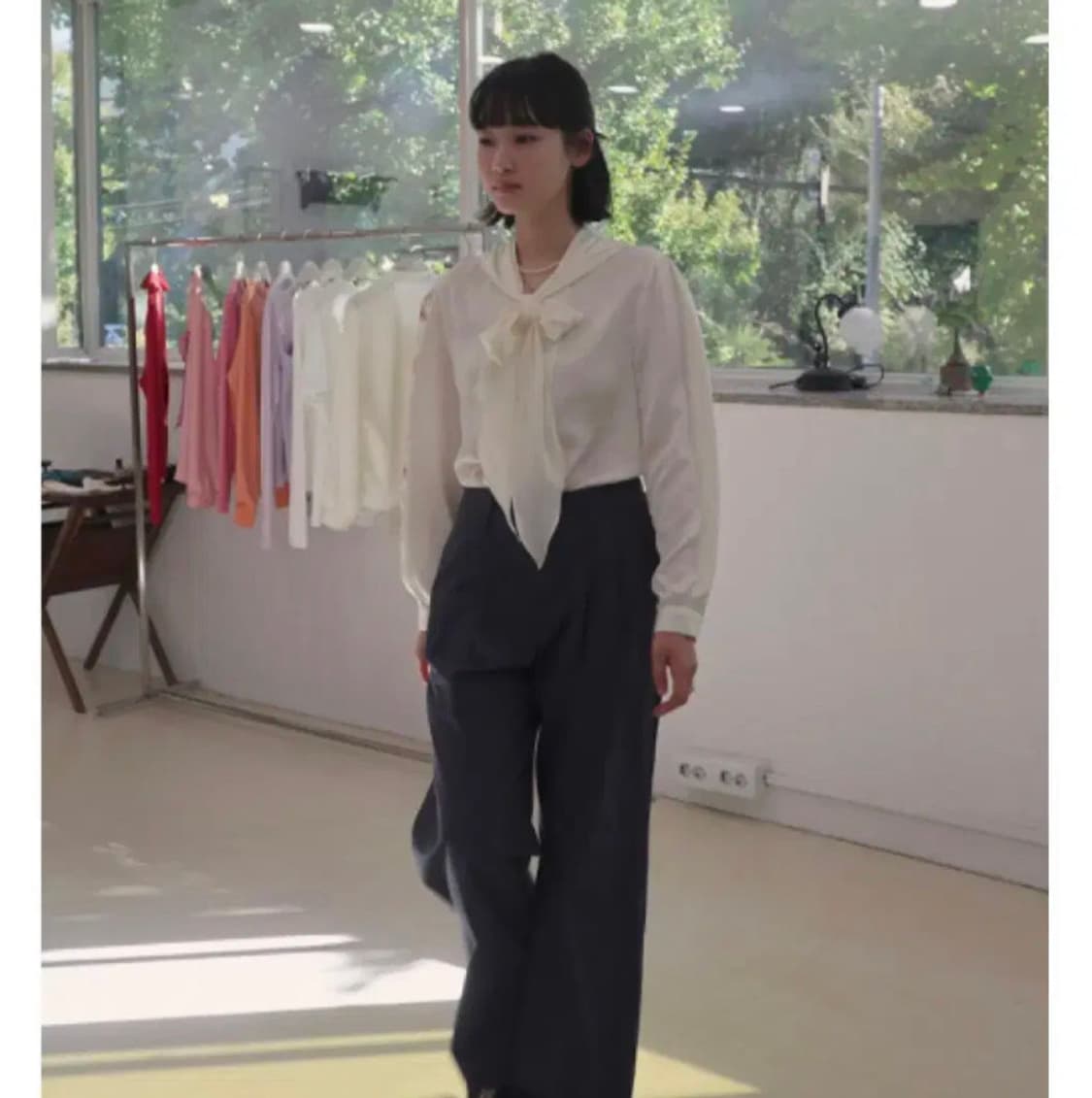 새상품 쉬이즈큐트 시티블라우스 아이보리 상품이미지1