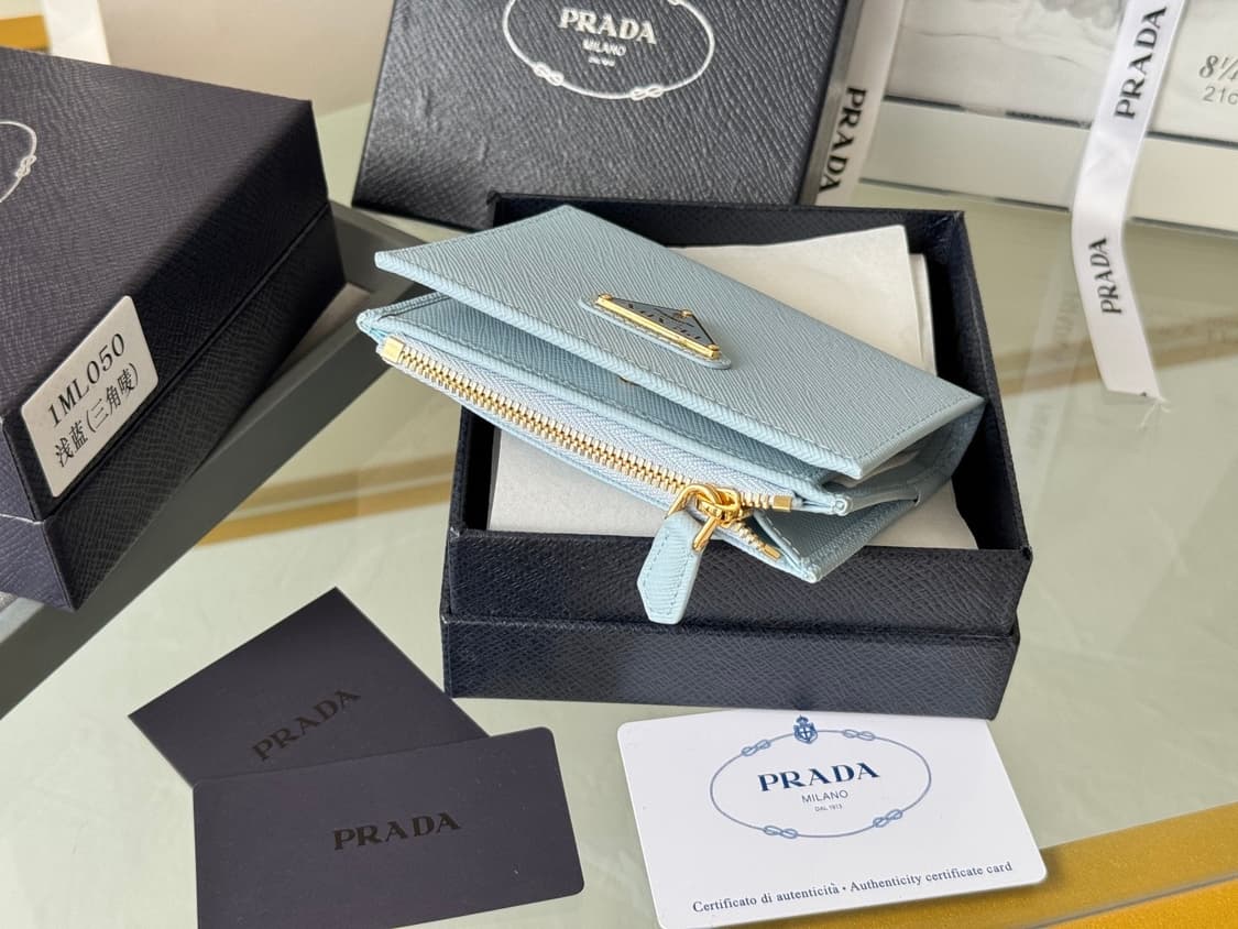 프라다 사피아노 재질 반지갑 판매합니다~!
 상품이미지3