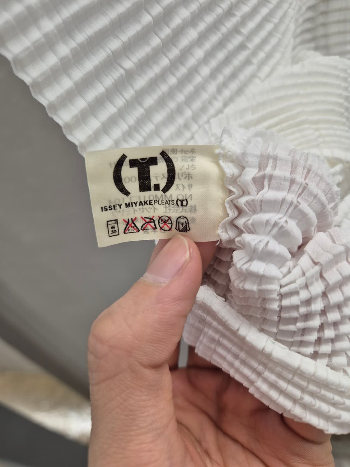 이세이 미야케 플리츠 반팔 화이트 M 상품이미지3