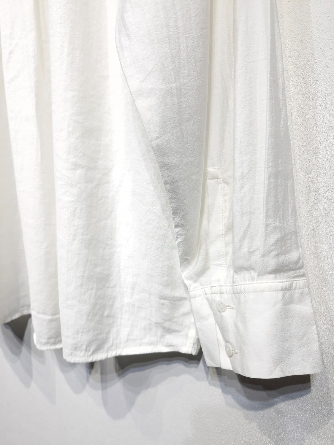 ON&ON 온앤온 25S/S 블라우스 아이보리 상품이미지6