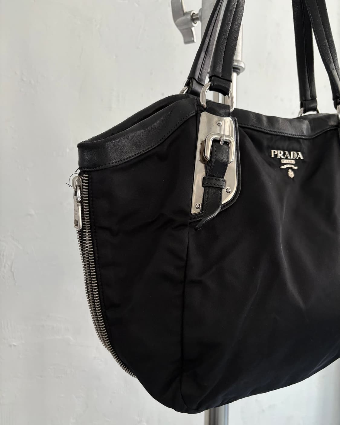 Prada 프라다 블랙 나일론 숄더백 상품이미지2
