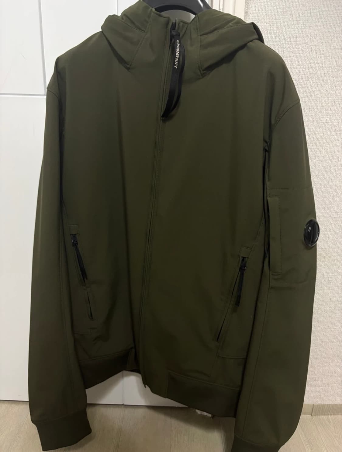 CP컴퍼니 25FW 바람막이 자켓 m사이즈 상품이미지1