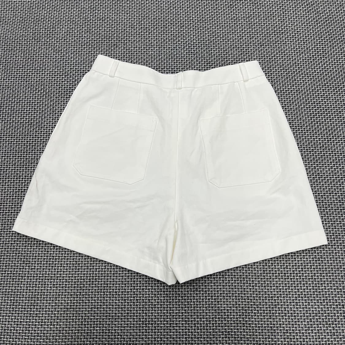 틸아이다이 화이트 숏팬츠 상품이미지6