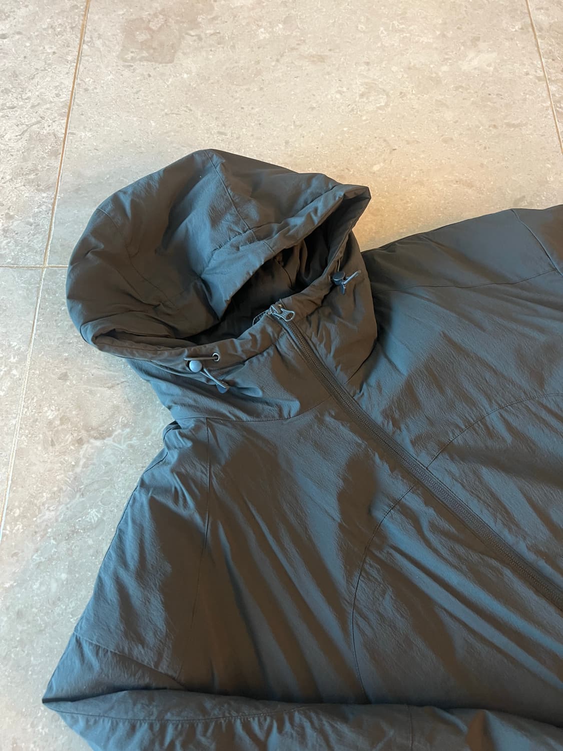 아르반 라이트 쉘 패딩 자켓 차콜 3사이즈 상품이미지2