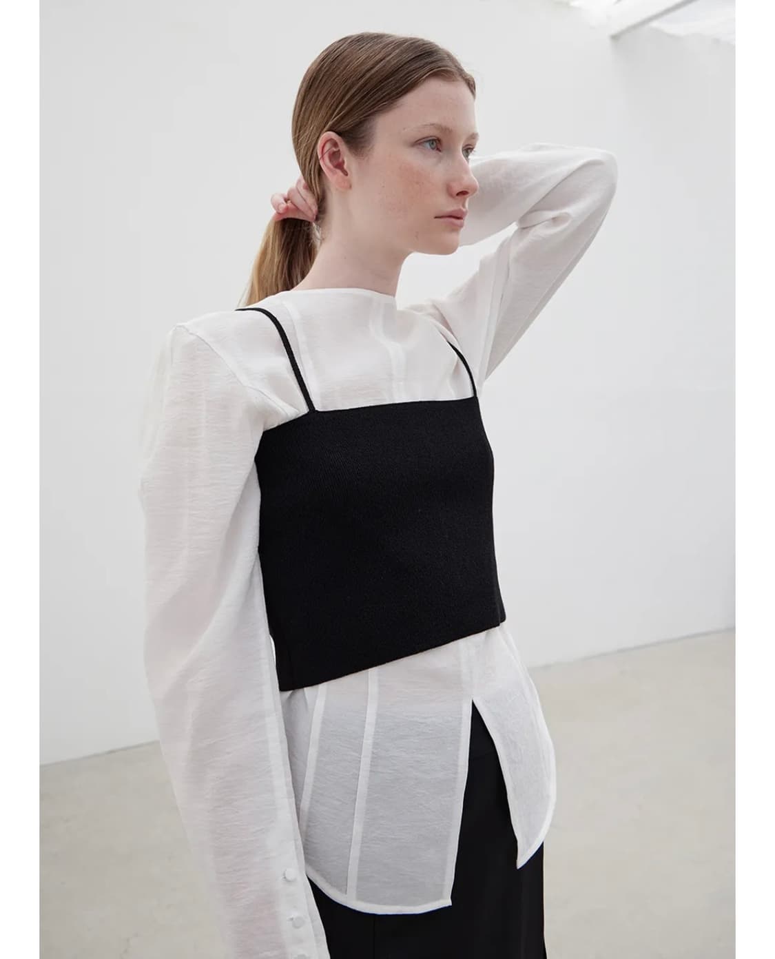 LEVAR CURVED SLEEVE STITCH BLOUSE 상품이미지4