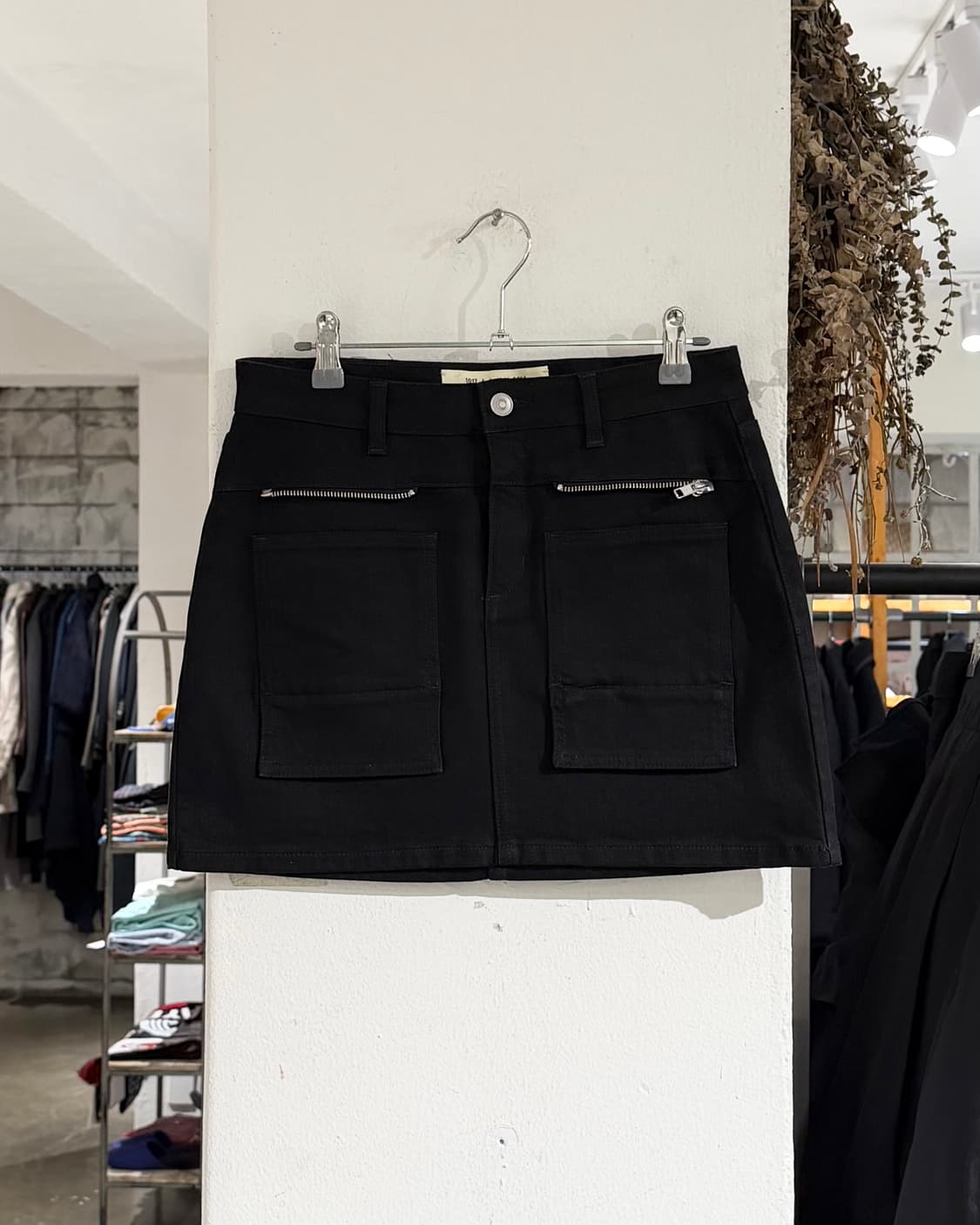 1017 알릭스 9sm 블랙 지퍼 프론트 패널 포켓 미니 스커트 상품이미지1