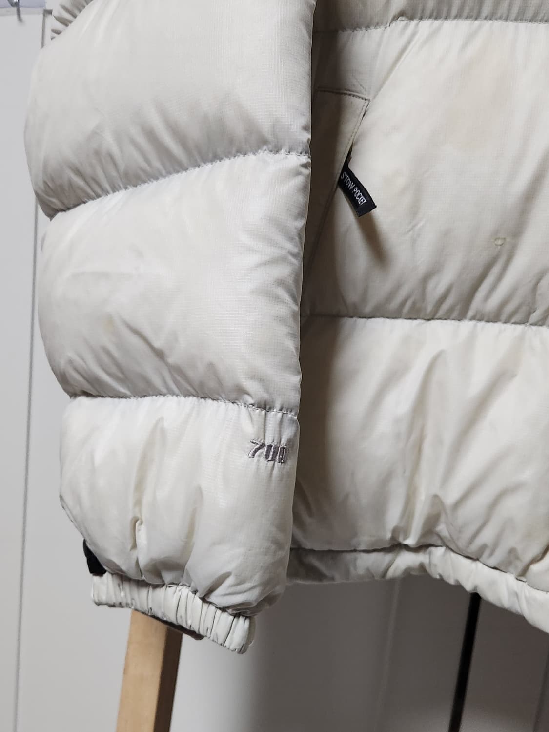노스페이스 700 눕시 화이트x블랙 패딩 자켓 상품이미지3