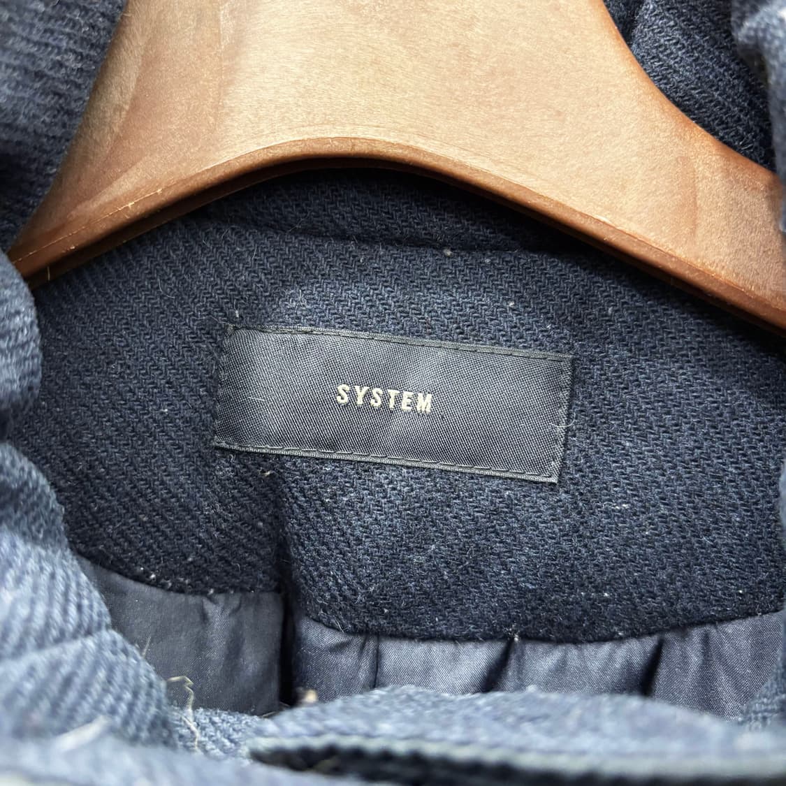 시스템 하이넥 패딩 코트 퍼 후드 허리 내장 스트링 헴라인 디테일 블랙 상품이미지6