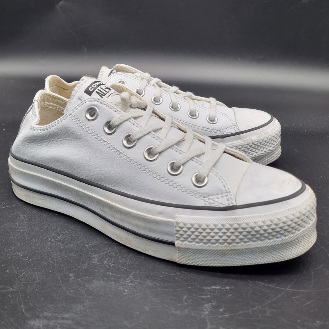 컨버스 올스타리프트 레더여성스니커즈240 상품이미지1