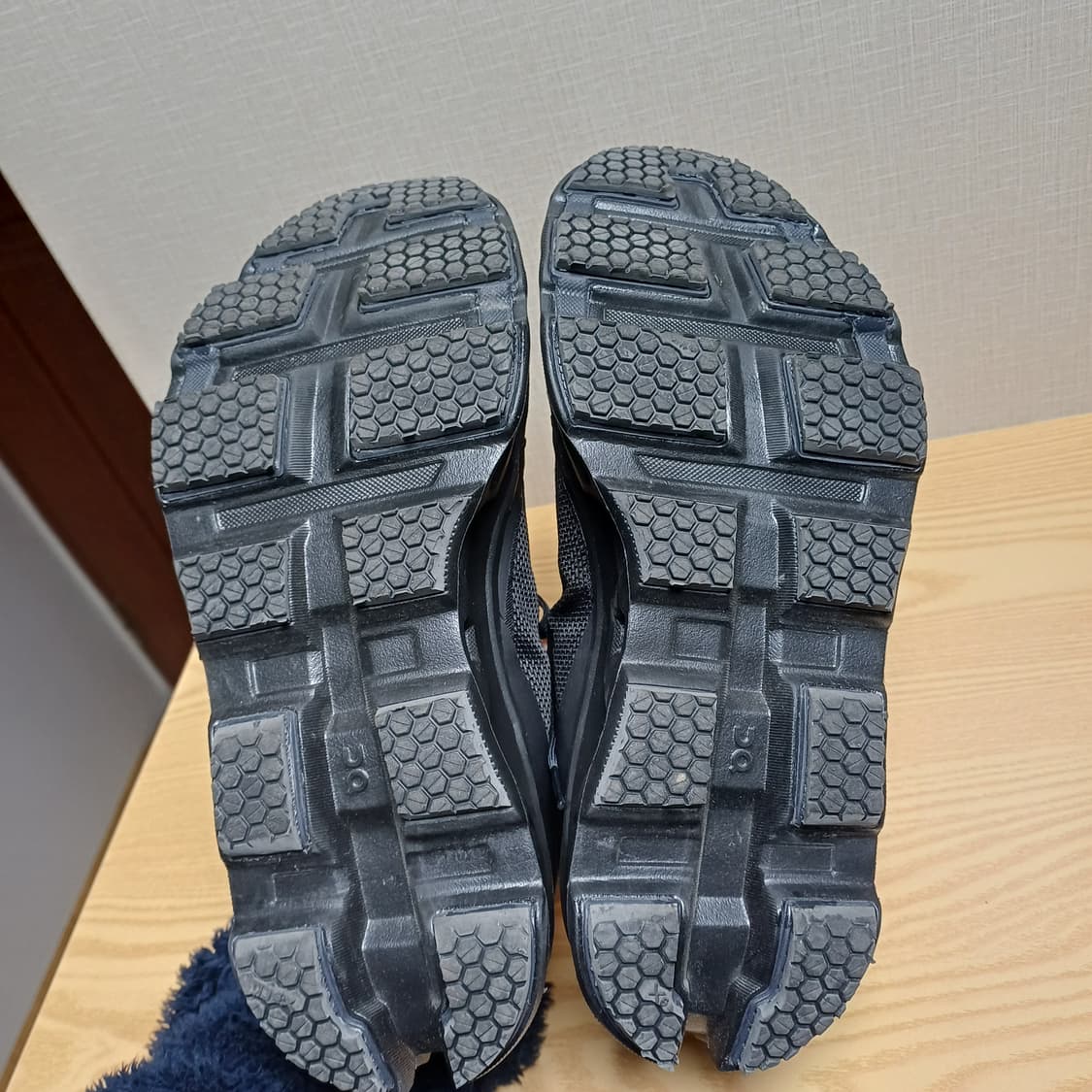 온파프 클라우드몬스터2  블랙마그넷 265사이즈 상품이미지5