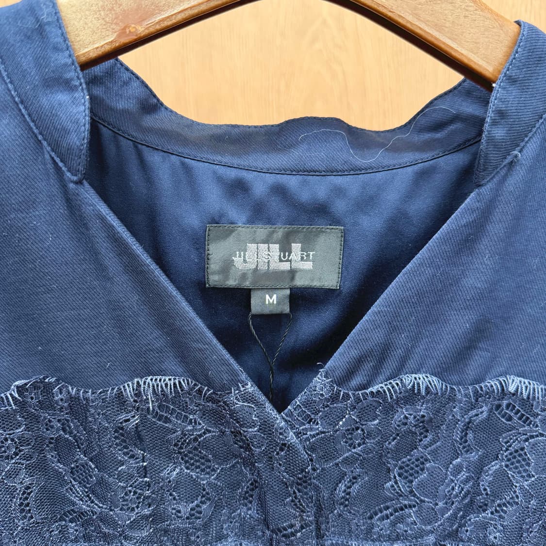 질스튜어트 슬리브리스 브이넥 롱 원피스 레이스 배색 허리 밴딩 네이비 상품이미지6